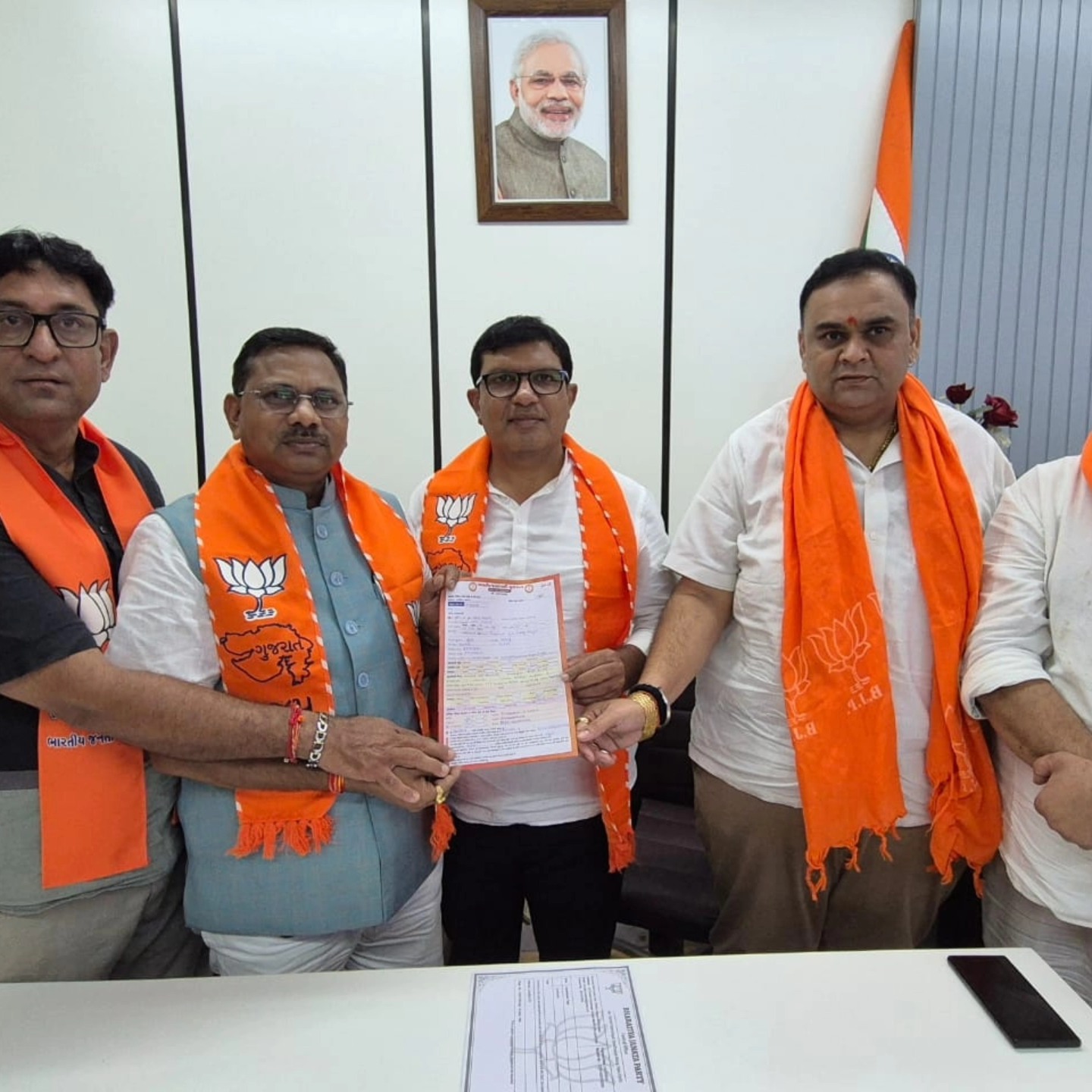 તા.૨૪-૧૦-૨૦૨૪ ના રોજ સુરત જીલ્લા ભારતીય જનતા પાર્ટી દ્વારા સક્રિય સદસ્યતા અભિયાન-૨૦૨૪ અંતર્ગત આજ રોજ ૨૩-બારડોલી લોકસભાના સાંસદ શ્રી પ્રભુભાઈ વસાવા સાહેબને ભારતીય જનતા પાર્ટીના ૬ વર્ષ માટે સક્રિય સભ્ય બનાવવામાં આવ્યા.